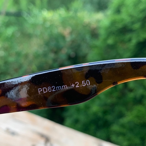 Betsy Johnson reading glass PD62mm +2.50 - Picture 5 of 6